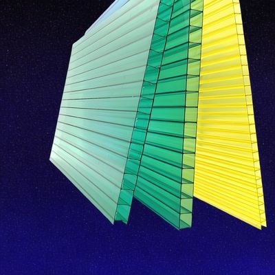 Bom preço. Materiais de cobertura de folhas de policarbonato de parede múltipla leves e duráveis on-line