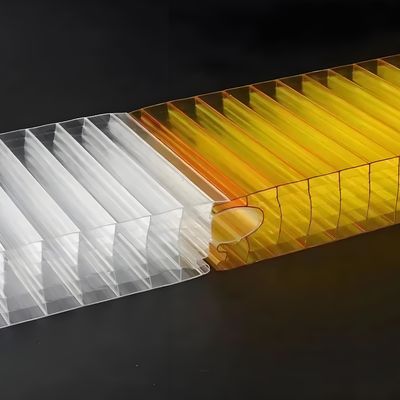 Folha de policarbonato amarelo de 40 mm com textura de padrão de plugue para rigidez estrutural e difusão de luz melhorada