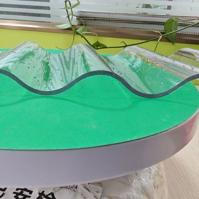 Revestimento UV resistente a intempéries Plástico transparente de policarbonato Chapas de folha ondulada para pátios de pérgolas e calçadas cobertas