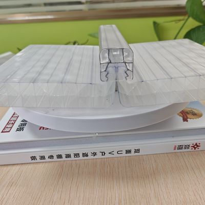 Bom preço. Folha de policarbonato de perfis X-U-Lock - telhado revestido com revestimento UV resistente a impactos on-line