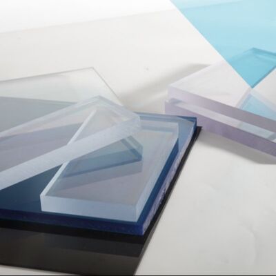 Bom preço. Preço de fábrica 7mm plástico 4 * 8 pés folha de policarbonato folha transparente clara com excepcional resistência ao impacto e alta transmissão de luz para industrial e telhado dossel on-line