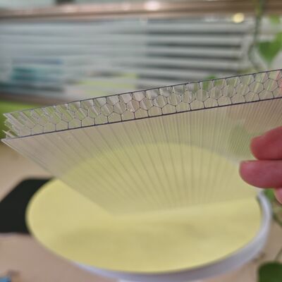 Bom preço. Clear Blue Green Bronze 2.1m*5.8m Honeycomb Polycarbonate Sheet Lightweight High Strength and Excellent Structural Performance for Roofing on-line