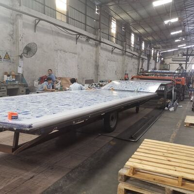 Fabricante chinês de chapas de policarbonato plástico produzidas com tecnologia de extrusão automatizada, oferecendo consistência e confiabilidade de desempenho