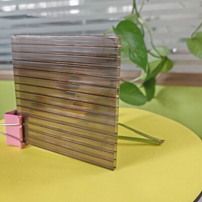 Painel de policarbonato oco PC Bronze com classificação de fogo B1 Ideal para soluções de construção, telhados e revestimentos